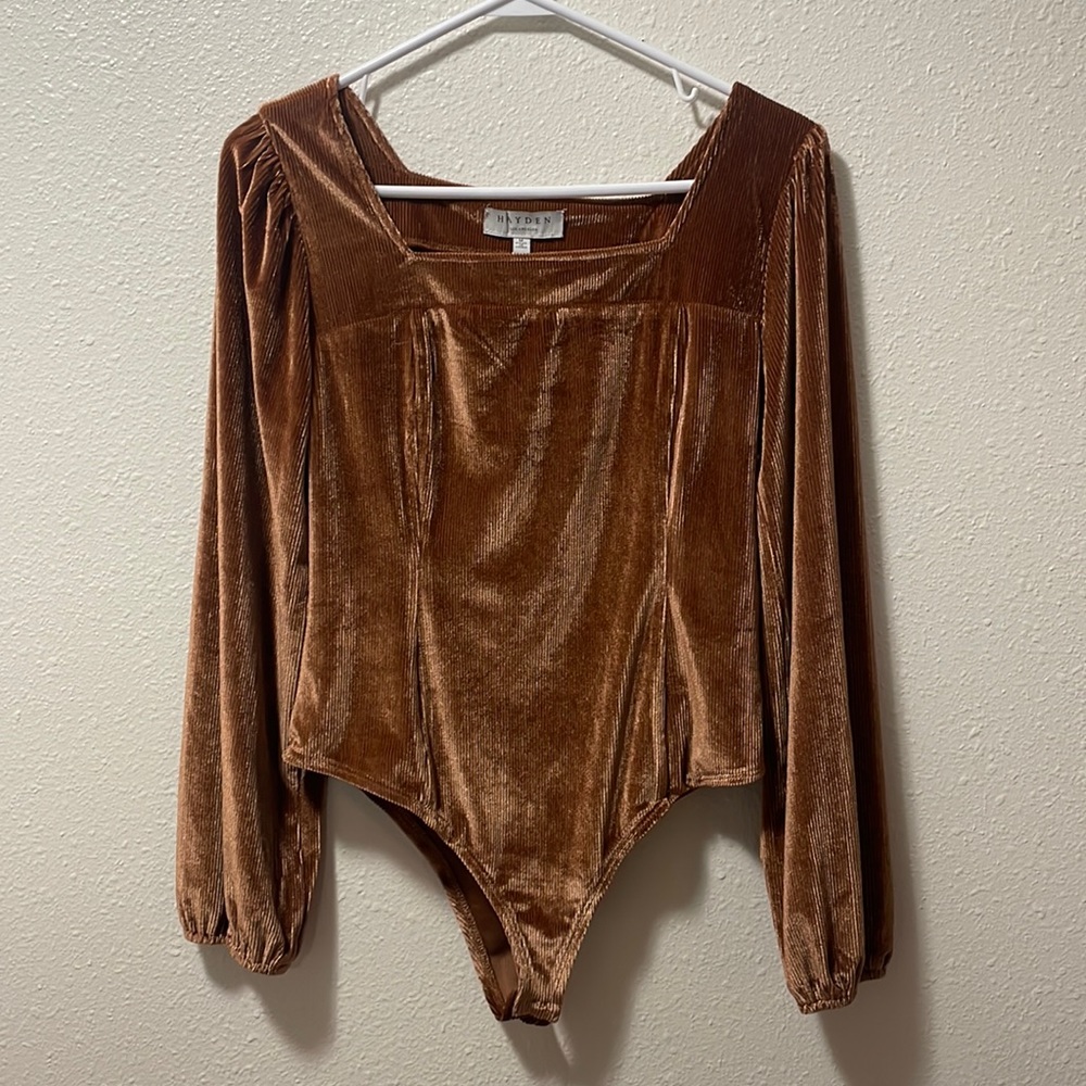 NWOT Hayden Brown Velvet Long Sleeve Bodysuit